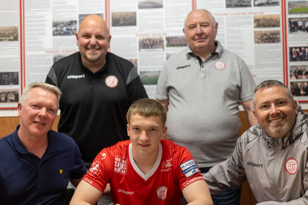 JJ pictured with his Dad Albert, First Team Manager Barry Baggley, Club Secretary Wayne Lewis, and Club Treasurer Robert Fleck